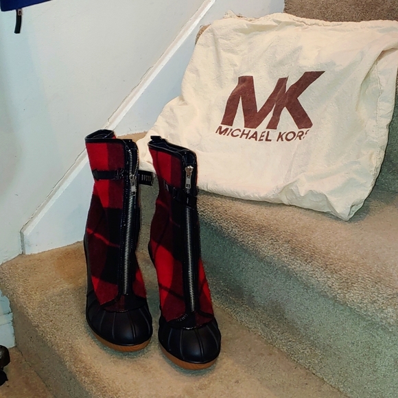 DKNY & Michael KORS Plaid Coat & Boots Set - Picture 3 of 8